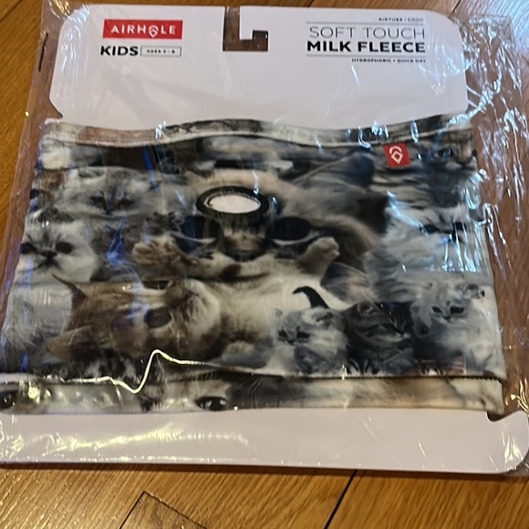 Airhole Juniors Ergo Milk Fleece Airtube Neck Gaiter Meow 2022-2023 - Picture 8 of 8